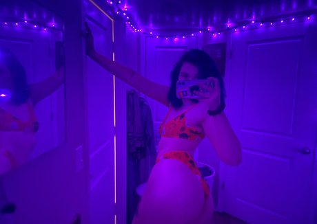 hereliesviolet étoile de l'art photos