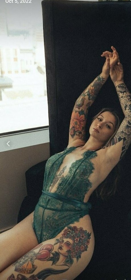 Haleylale joli modèle galerie