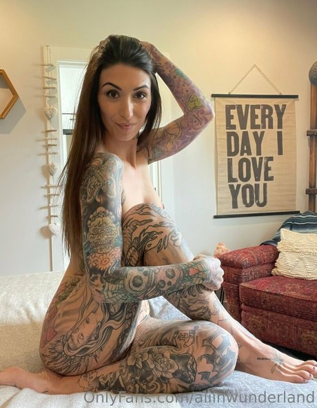 aliinwunderland modèle érotique images