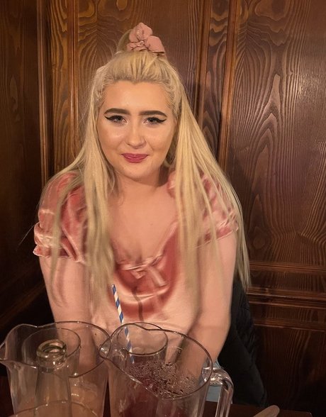 shiofficialxox actrice xxx galeries