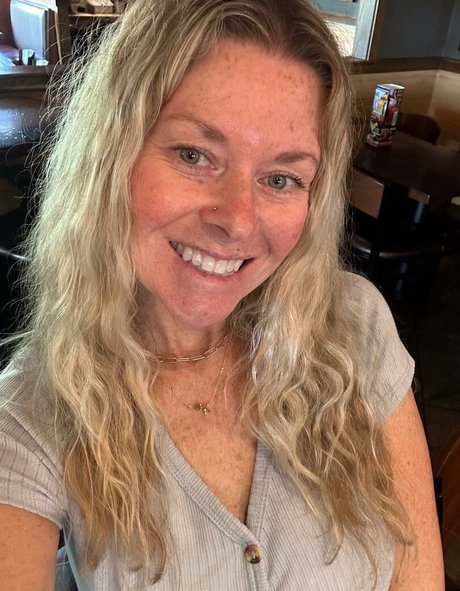 Mackenzie J modèle adulte archive