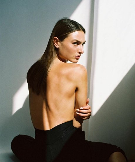 Gal Amir nus de stars du porno images