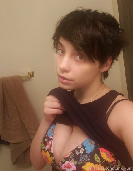 ébène aux gros seins onlyfans nus de haute qualité img