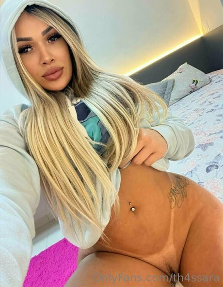 Thassara Santos star pornographique galerie