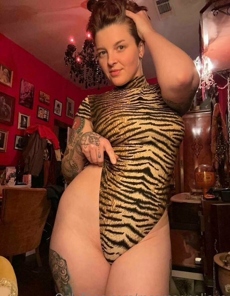 lapin noir uniquementfans parfait exclusif image