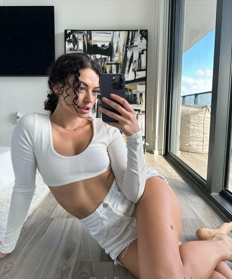 goddesskira modèle érotique galeries