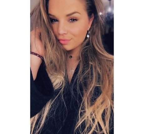 pom-pom girl asiatique onlyfans pornographique chaud photo