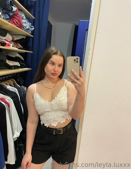 leyla luxxx modèle adulte images
