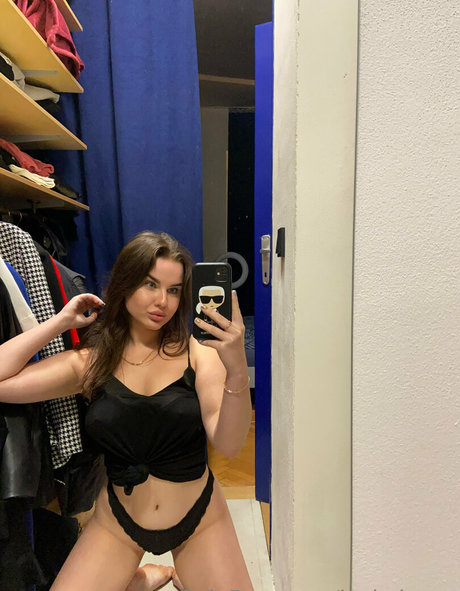 leyla luxxx modèle joli img