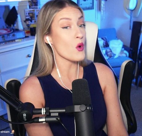 ébène aux gros seins onlyfans xxx de haute qualité images