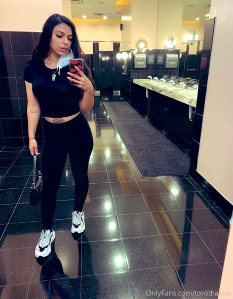 torothadon jolie star du porno galeries