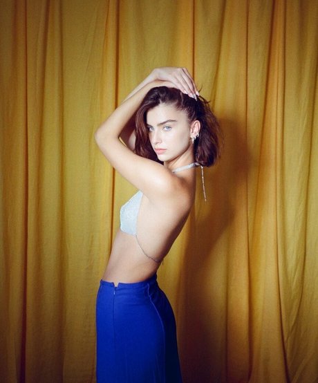 Emily Rinchita actrice nue galeries