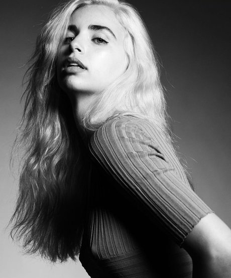 Emily Rinchita modèle nu galerie