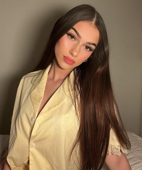 Julia Merekoulias nus étoiles des photos