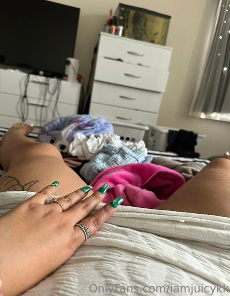 iamjuicykk actrice érotique photos