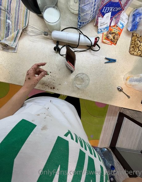 swee tstrawberry actrice exclusive images