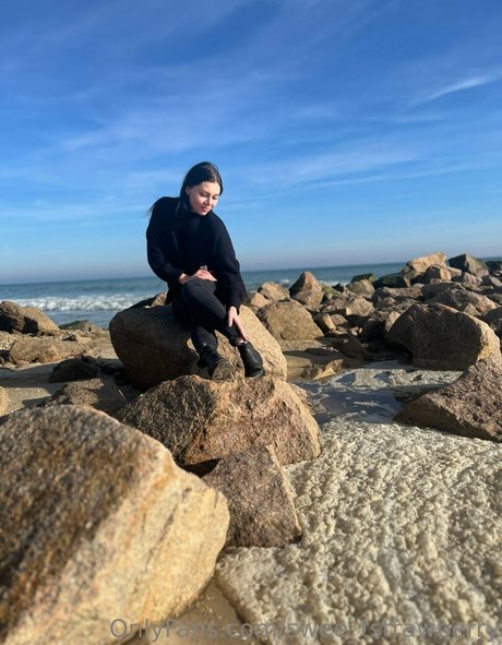 swee tstrawberry modèles nus image