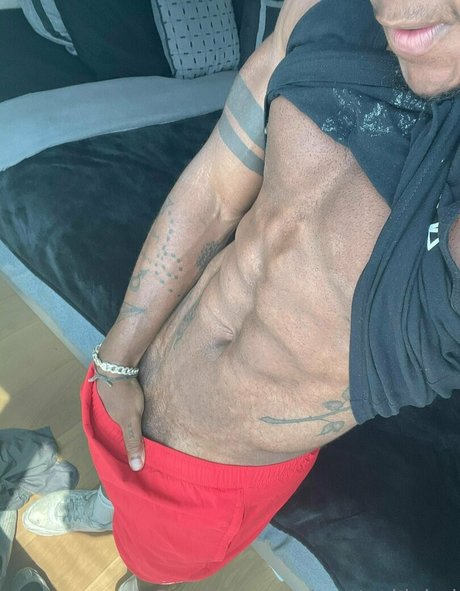 prettyskinboi mannequin image