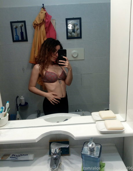 adorer onlyfans belle hd images