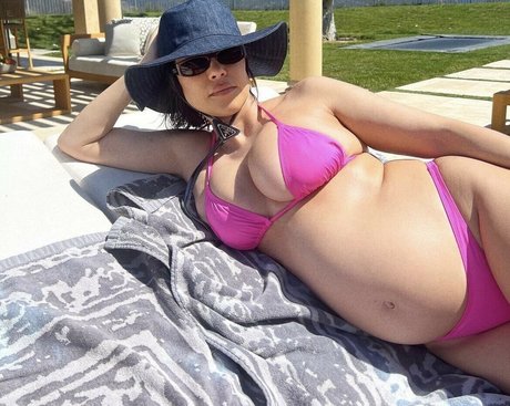 Kourtney Kardashian étoile sexy photo