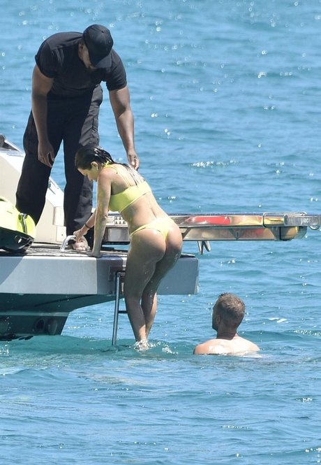 fellation publique onlyfans sympa, meilleur photos