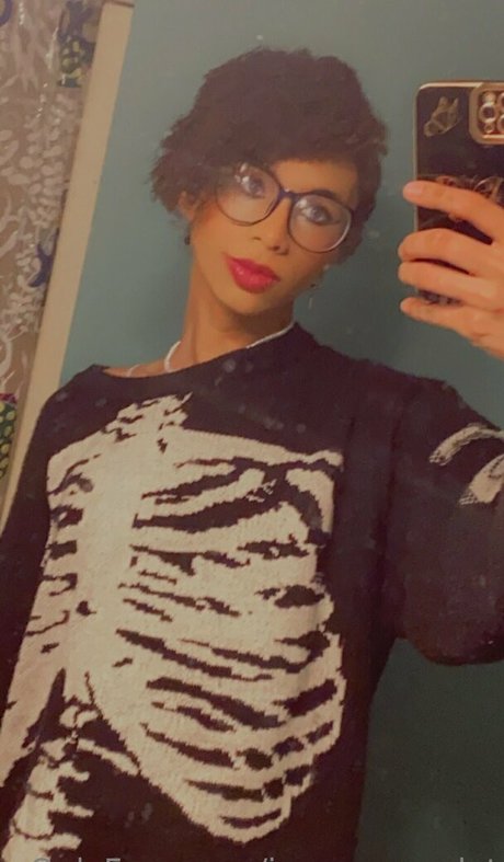 ivyevescarlet top star des photos