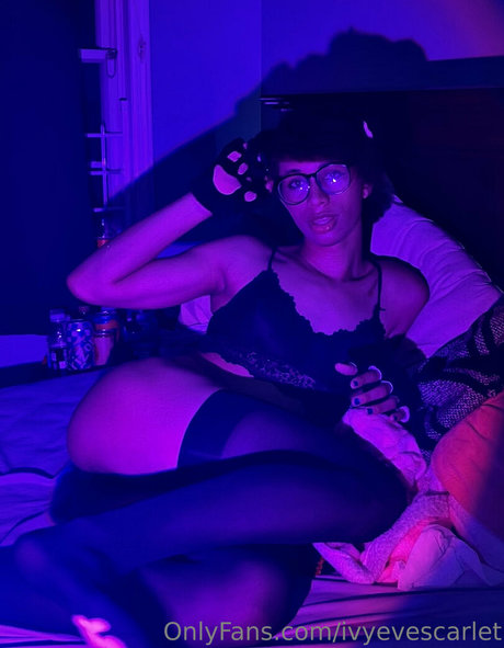 ivyevescarlet joli modèle galerie