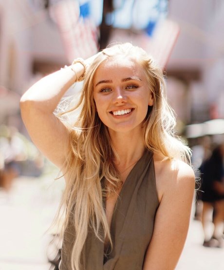 Eva Vlaardingerbroek star du porno gratuit images