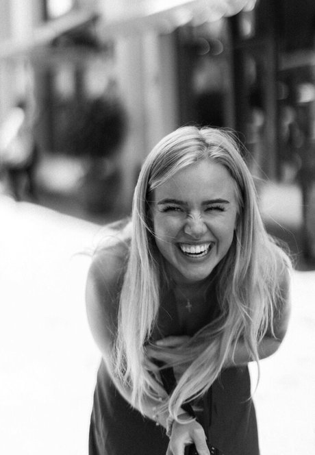 Eva Vlaardingerbroek modèle artistique galeries