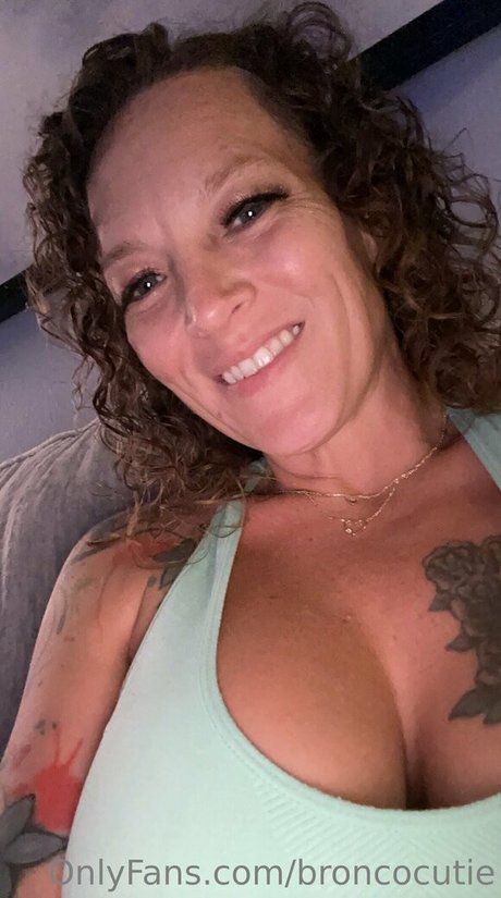 Broncocutie actrice adulte image