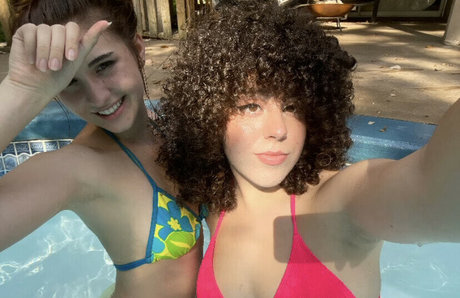 Blossom In The Moonlight star du porno sexy galerie