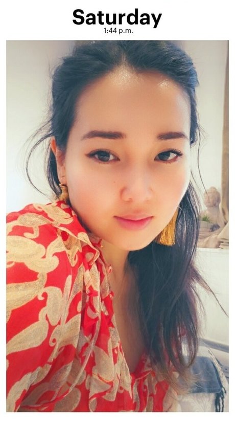 Lilly Ay modèles nus photo