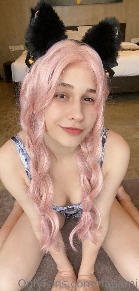 naaami actrice libre des photos