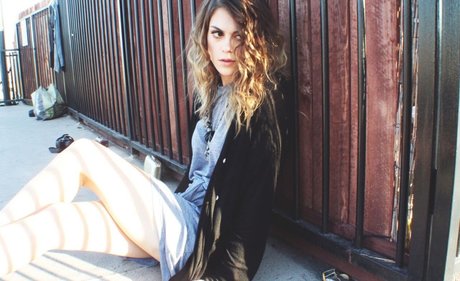 Lindsey Shaw modèle érotique img