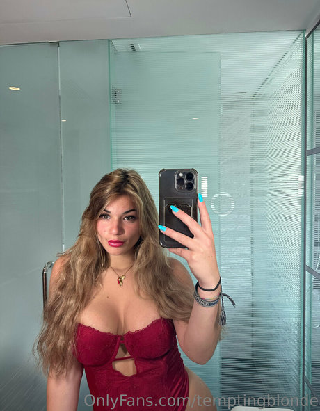temptingblonde actrice galeries