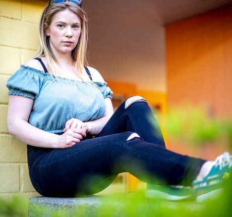 Laura Katz jolie star du porno img