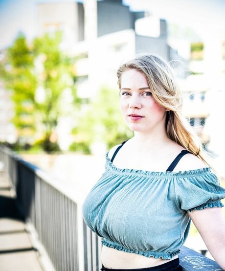 Laura Katz modèle érotique archive