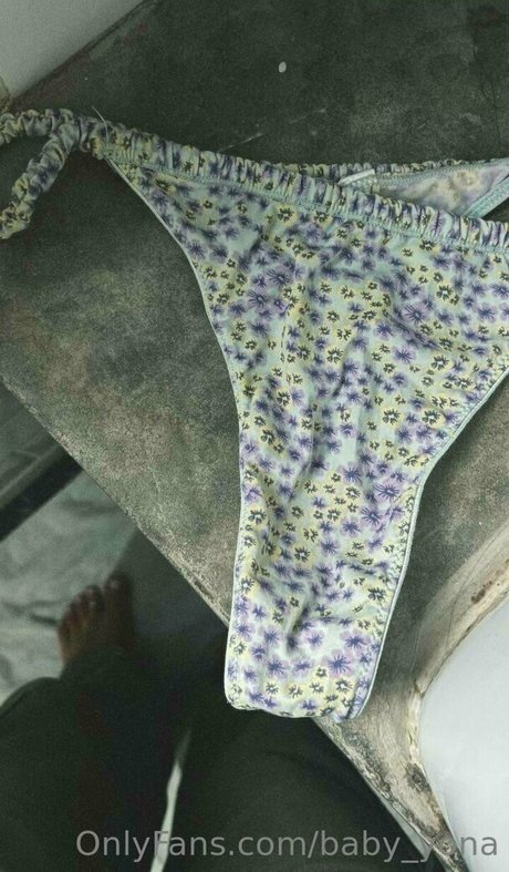 Baby Yona actrice de nus des photos