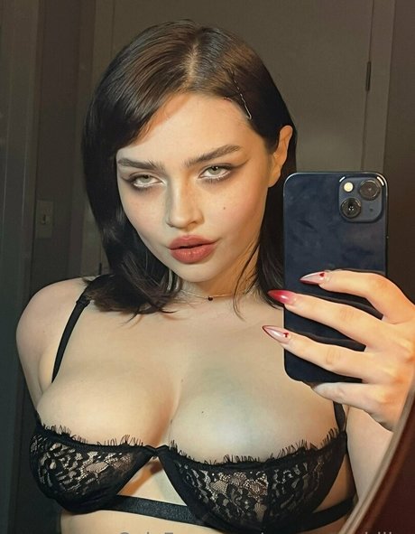 bang uniquementfans belle définition photo