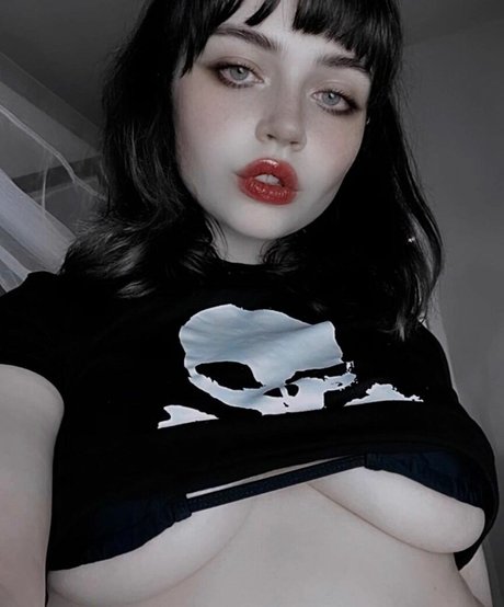 Queen Nephilim star exclusive images