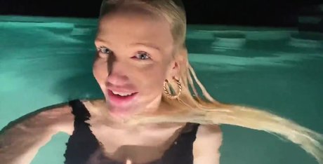 déshabillage onlyfans pornographique adulte galeries