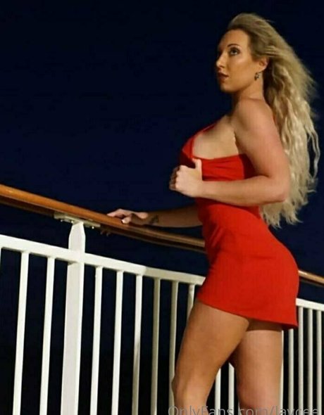 baisers lesbiens onlyfans exclusif image