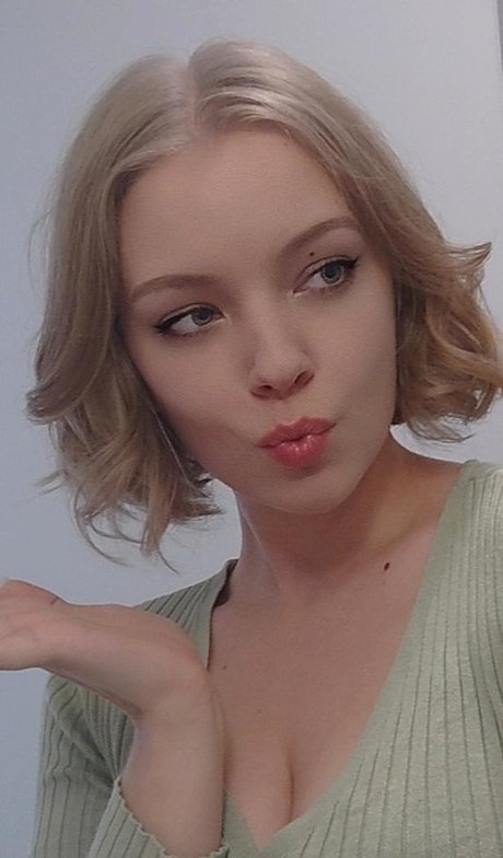 jovi fragole modèle érotique img