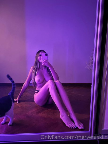 Merve Taskn actrice érotique galerie