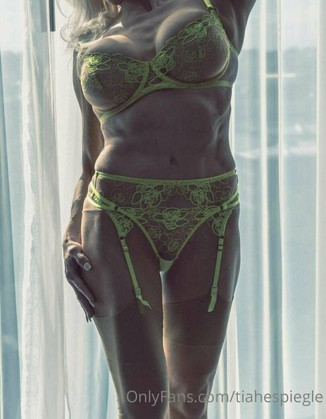 chaton potelé uniquementfans art sexy img