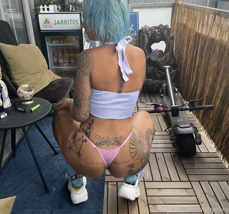 lesbiennes aux gros seins onlyfans art de haute qualité image