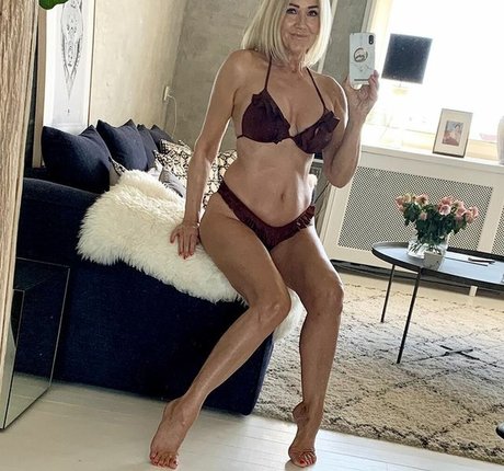 vieille milf onlyfans parfait nu archive