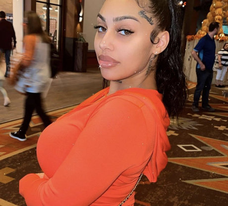 FineAssYonna star du sexe images