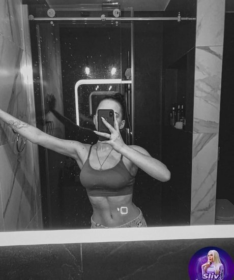 Leron Baron art de star du porno des photos