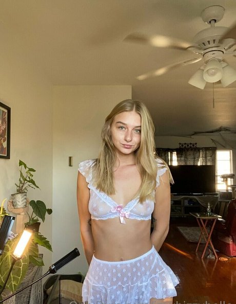 pom-pom girl asiatique onlyfans belle qualité des photos